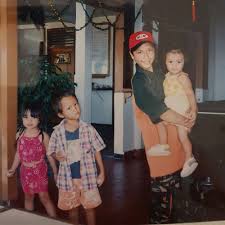 Amanda rawles mengawali kariernya saat berumur 12 tahun lewat sinetron 'jagoan silat'. 10 Potret Masa Kecil Amanda Rawles Memesona Sejak Dulu