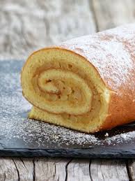 Roule Aux Pommes Et Caramel Au Beurre Sale Gateau Roule Recette Recette Gateaux Et Desserts