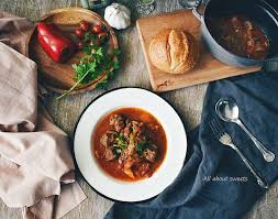 Please add to it, or discuss it at the etymology scriptorium.) 匈牙利. åŒˆç‰™åˆ©ç‡‰ç‰›è‚‰ Goulash All About Sweets ç—žå®¢é‚¦