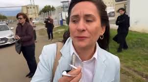 ადამიანობისა და პროფესიონალიზმის მაგალითი. თვეების განმავლობაში, კბილებით  იცავდა ნინო დათაშვილის უფლებებს. ერთხელ არ შეუხრია წარბი, ერთხელ არ  გასჩენია ხმაში ბზარი, როცა სასამართლოს დარბაზში ცდილობდა ...