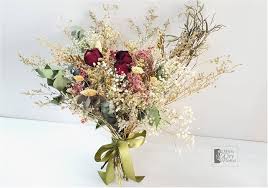 24hrs city florist is singapore florist providing same day flower delivery in singapore island wide. The Difference Between Dried And Fresh Flowers 24hrs City Florist