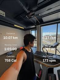 tuesday easy run — nothin but a chill run for today. also, went back to the  gym for round 2. this time doing chest and arms 🏋️‍♂️ RunningThreads