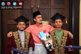 Kampus padang midin, marang, terengganu. Pin By Kqt On Majlis Imaratul Ilmi Konvokesyen Ke 1 Academic Dress Fashion Dresses