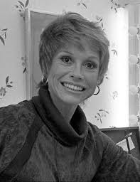 Mary Tyler Moore's 'Aunt Bertie' Served As Early Inspiration For Her Life  and Career: A Look Back