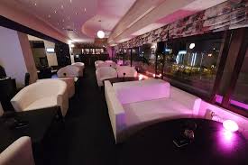 Restaurantul este inspirat din modelele rooftop din toate orasele mari din tara si de aceea a fost gasita cea mai buna locatie pentru un astfel de restaurant. Restaurante La Inaltime Calator Prin Bucuresti