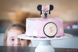 Minnie mouse torte i buttercreme transfer methode i motivtorte i tutorial hallo meine lieben, das zeichnen mit buttercreme bzw. Minnie Mouse Motivtorte Sallys Blog