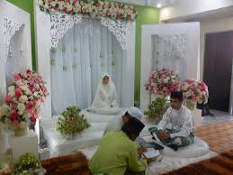 Karena kondisi sedang pandemi, maka rata2 request dari klien adalah backdrop pelaminan yg simpel. Dekorasi Akad Nikah Minimalis Hub 085733280001 Dekorasi Akad Nikah Surabaya