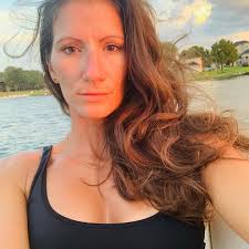 Keri Mclaughlin's Instagram, Twitter & Facebook