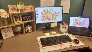 Decorating a small office space. 1001 Ideas And Ways To Spruce Up Your Cubicle Decor