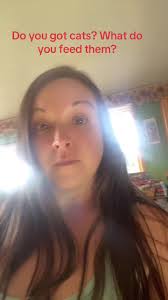 #creatorsearchinsights Got cats? What do you feed your cats? #cats #cat  #catfood #meowmixcatfood #feedyourcat