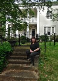 Funeral Home Where Daryl Beth Hid The Walking Dead The Walking Dead Daryl Beth Funeral Home