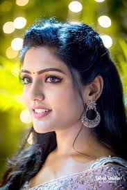 South indian actresses want to bollywood! Pin On Eesha Rebba