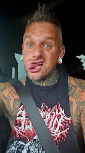 Wanna see this bad ass tattoo of Gon's dad ?