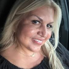 Hi! I'm looking for a hairstylist that can cut layers this way.