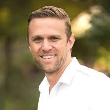 Leon Garrison's Instagram, Twitter & Facebook