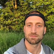 Hello Everyone. Just wanted to share it here. According to Wikipedia it's  https://en.wikipedia.org/wiki/Platylister_foliaceus?wprov=sfla1 It says  that this beetle lives in equatorial Africa. The fact is that it was found  today in Prague,