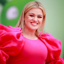 Kelly Clarkson, Dwayne Johnson Perform Duet, Pay Tribute To This Late  Singer [WATCH]