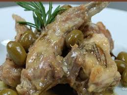 Its distinctive flavour results from the combination of vinegar and fresh herbs, which, together. Coniglio Alla Cacciatora Con Olive Youtube
