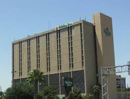 The original holiday inn chain of hotels was founded in 1952 in memphis, tennessee, by homebuilder kemmons wilson to provide inexpensive family accommodation for travelers within the usa. File Holiday Inn Laredo Jpg Wikimedia Commons