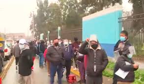 El licenciado en enfermería nelson gutiérrez, referente del programa de vacunación explicó que jueves 13 y viernes 14, entre las 9 y las 13 y las 15 y las 19, se realizará en la colonia penal (palacios y buenos aires) un empadronamiento de la población residente en roca, de entre 18 y 59 años que. Coronavirus En Peru Comas Registran Largas Colas Para Vacunacion A Grupo De 54 Y 55 Anos En Parque Sinchi Roca La Republica