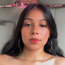 Samantha Dubon's Instagram, Twitter & Facebook