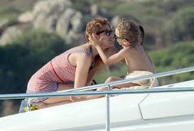 Apr 18, 2002 (18 years old). Che Fisico Barbara Berlusconi In Sardegna Senza Il Nuovo Fidanzato Lorenzo Fotogallery Milan Calciomercato Com