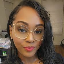 What should the timeline look like for moving? No one in my family has made  a big move before. PA to FL. How far in advance should you have a job  secured