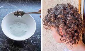 Als maske schenkt gelatine dem haar mehr volumen, glanz und glättet die spitzen. Diy Protein Haarkur Um Kaputte Porose Locken Wieder Zu Beleben
