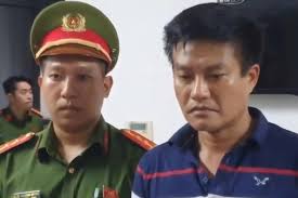 Nữ sinh vào nhà nghỉ, nhắn tin nhờ mẹ chuyển 300 triệu đồng rồi "biến mất" 