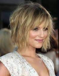 La différence n'est que de quelques centimètres et pourtant … Coupe Cheveux Mi Long Degrade 2015 Coupes Cheveux Mi Longs Degrades Coupe De Cheveux Coiffure Mi Long