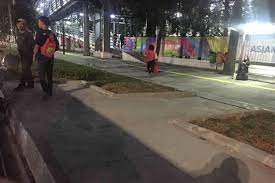 Buat jalan masuk di bidang pelat: Seperti Rumput Di Tepi Jalan Gambar Dirempuh Pemandu Myvi 5 Pemotong Rumput Rehat Di Penanda Jalan Akses Masuknya Adalah Rumah Adat Siri Gatal Porbol Yang Cukup Besar Dan Antik