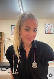 After our great concert last night, accompanist Anne Wright and soloist  Alison Chambers seem happy with eye-catching bouquets from Skipps Florist! 