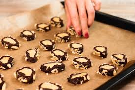Dieses Wochenende Wird Nochmal Fleissig Gebacken Platzchen Nusstaler Rezept Weihnachten Advent Weihnachtsbackerei Fra Weihnachtsbackerei Rezepte Backen