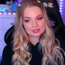 Donna Shutt's Instagram, Twitter & Facebook