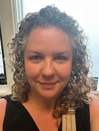 I'm looking for someone to do a curly ponytail with bangs