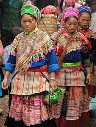 There are 18 clans in the hmong culture, each with a different name. Hmong People Wikipedia