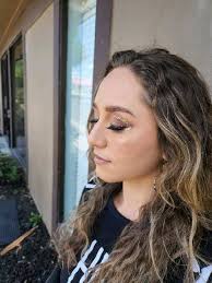 Can I find a makeup artist in Kalkallo who makes house calls?