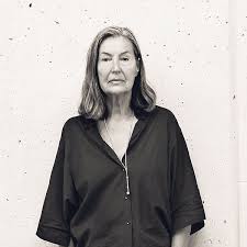 In berlin in the late 1970s, kippenberger managed s.o.36, a punk nightclub where he also regularly performed, sometimes by simply stealing the show from the scheduled acts. Die Sehnsucht Der Fotografin Thema Vorarlberg