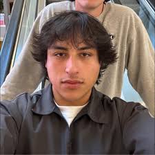 What could be the issue with a 2005 Chrysler 300 that sometimes doesn't  start right away after shutdown?