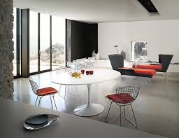 Saarinen's round pedestal dining tables, also known as tulip tables, were designed and perfected over a period of five years during the height of. Saarinen Table Round Knoll