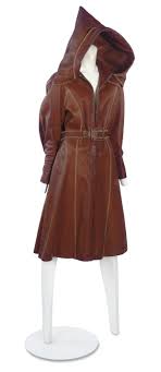 With an incredibly soft handfeel, this luxurious fabric was woven in italy and is sure to impress in an extremely flattering fit. Hermes F 1837 A Motoring Coat