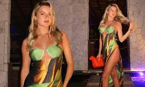 Love Islands Tasha Ghouri puts on a VERY leggy display in a green maxi  dress in Mexico | Daily Mail Online