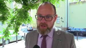 Za katedru se také povinně nemus. Ano Home Facebook