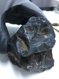 Gök taşları zor bulunan taşlar olduğu için takı, süs hatta koleksiyon olarak büyük ilgi görmektedir hem de çok yüksek fiyatlara. Gok Tasinin Bir Grami Bile 2 Milyar Dolar Ediyor Son Dakika Haberleri