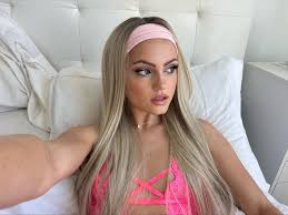 OnlyFans Model in lingerie - FameRegistry.com