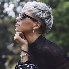 Les meilleures coupes très courtes pour femme. Coiffure Pixie 2020 Quelles Sont Les Tendances A Essayer Cet Ete