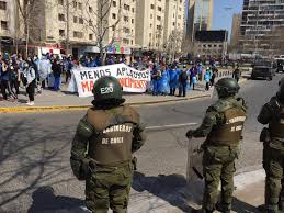 It has been relatively free of the coups and arbitrary governments that have blighted the continent. Polizeigewalt In Chile Gegen Krankenhauspersonal Amerika21