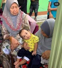 Namun, jurang bahasa dan komunikasi ini tidak mencacatkan pengalaman kami sewaktu tinggal bersama masyarakat yang terkenal dengan budaya sopan santun ini. Main Dengan Keluarga Angkat Anak Angkat Diambil Semula Keluarga Ini Buat Video Pada Suatu Hari Sebut Saja Namanya Andi Pergi Kesekolah Dengan Berpamitan Kepada Kedua Orang Tuanya Sambil Mencium