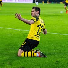 Arrivé au borussia dortmund cet été, raphaël guerreiro va vivre ce mardi soir son premier huitième de finale de ligue des champions face au benfica lisbonne. Bvb Raphael Guerreiro Im Fokus Des Fc Barcelona Bvb