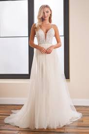 For inspiration check out miranda kerr's short lace dress in david jones 2011 collection and the adorable dress to the elegant shimmery tulle dress above is designed by monique lhuillier. Beach Casual Wedding Dresses Enchanting By Mon Cheri